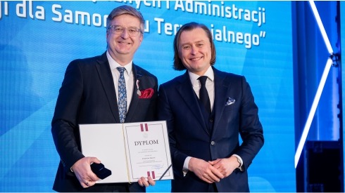 Zdjęcie do aktualności Prezes GBSBanku uhonorowany Odznaczeniem za Zasługi dla Samorządu Terytorialnego